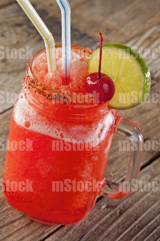 Coctel Margarita de cereza vertical