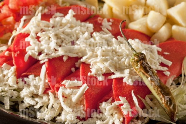 Enchiladas rojas de queso con papas