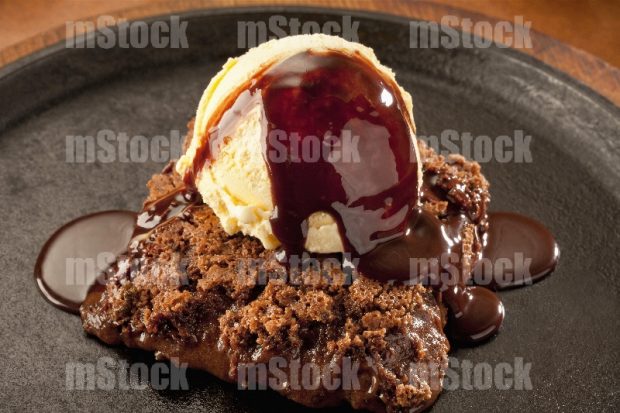 Brownie con nieve y chocolate