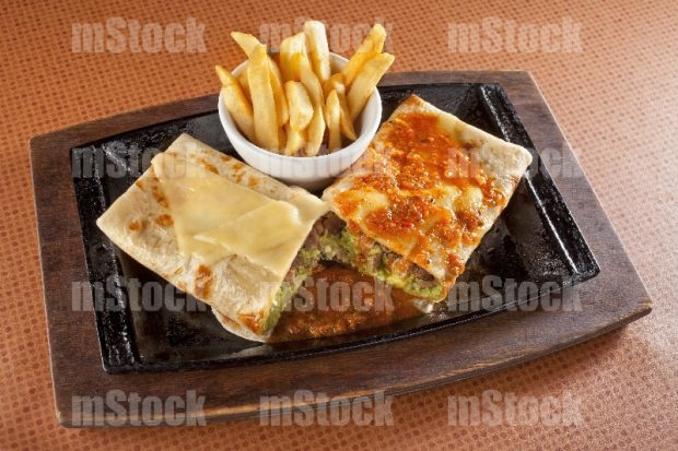 Burrito de arrachera y guacamole