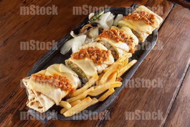 Burritos de Arrachera bañados en queso