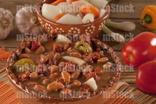 Frijoles a la charra con chorizo