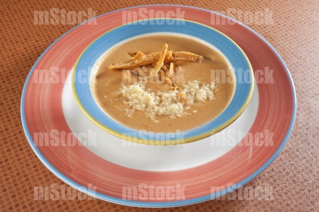 Crema de frijol y chipotle