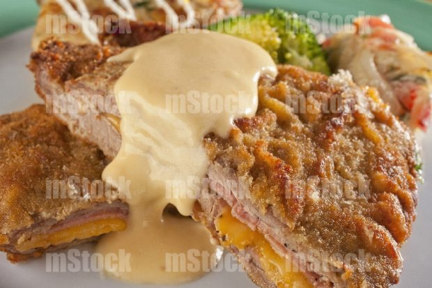 Milanesas rellenas de jamón y queso