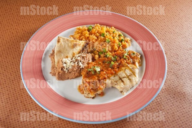 Pechuga de Pollo a la plancha con salsa roja