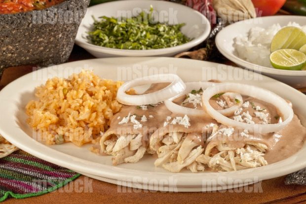 Enfrijoladas de pollo
