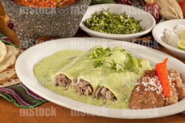 Enchiladas suizas verdes de res