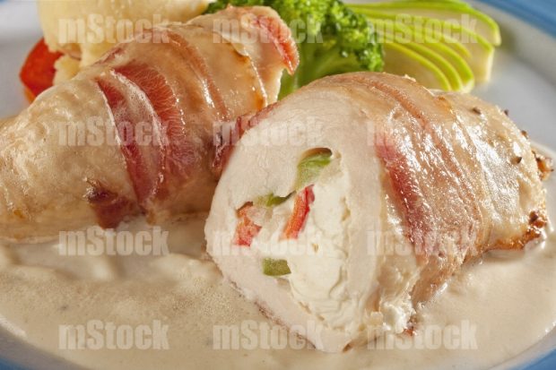 Pechuga de pollo envuelta en bacon