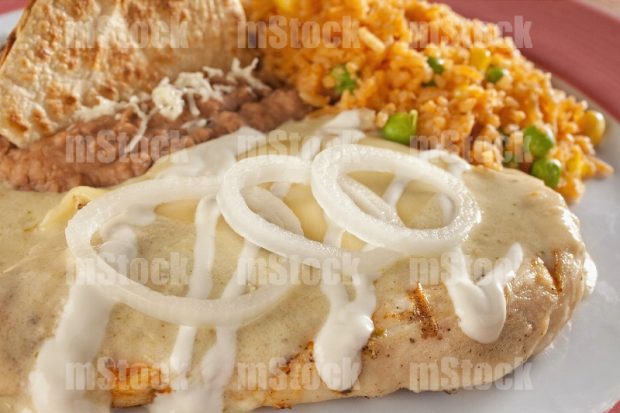 Pechuga de Pollo con salsa blanca