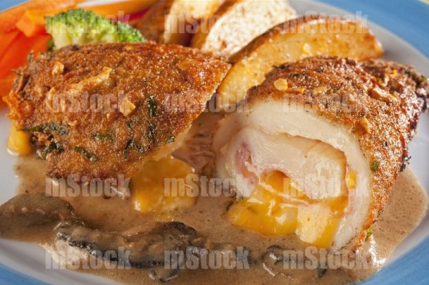 Pechuga de Pollo empanizada a la cordon blue