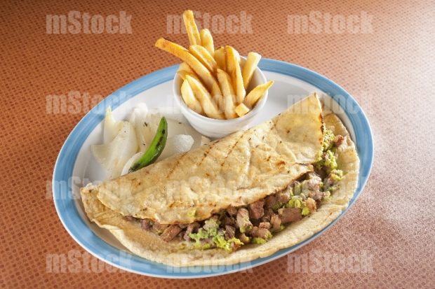 Pirata de arrachera y guacamole