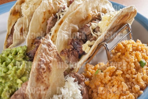 Tacos de Arrachera con queso en harina