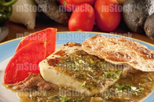 Queso Panela asado con salsa molcajeteada