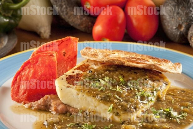 Queso Panela asado con salsa verde