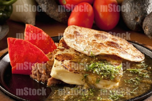 Queso Panela asado en salsa verde