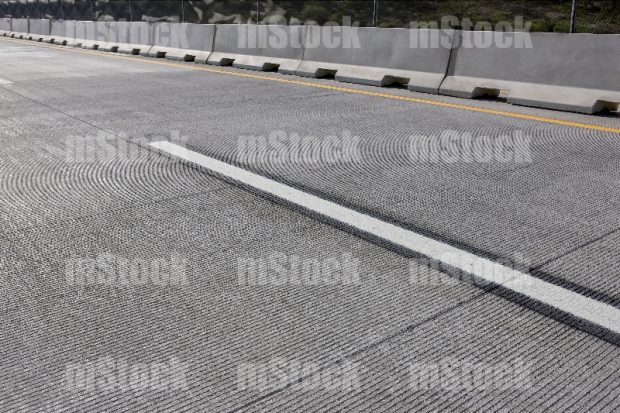 Autopista con Concreto Hidráulico