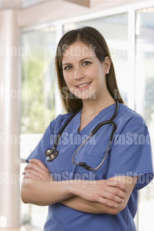 Enfermera con Estetoscopio en Hospital