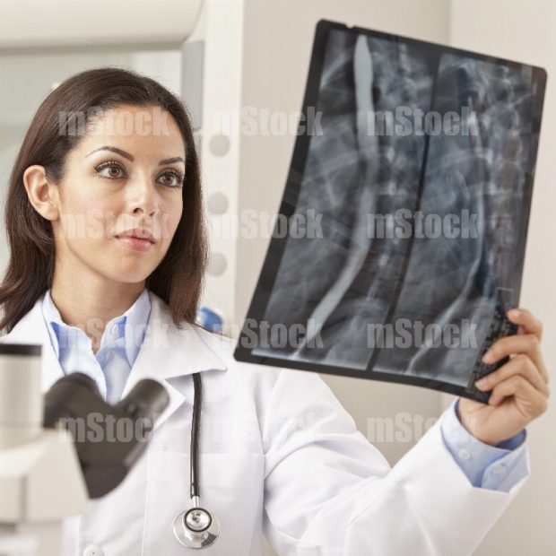 Doctora con Rayos X
