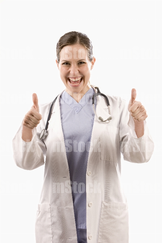 Doctora emocionada con pulgares arriba