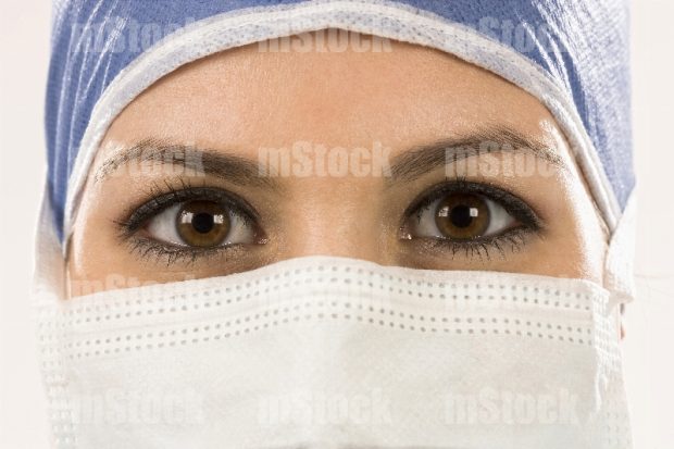 Enfermera con mascarilla close-up