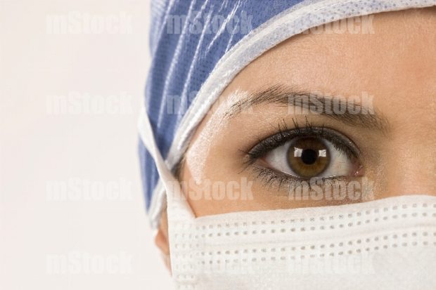Enfermera con mascarilla extreme close-up