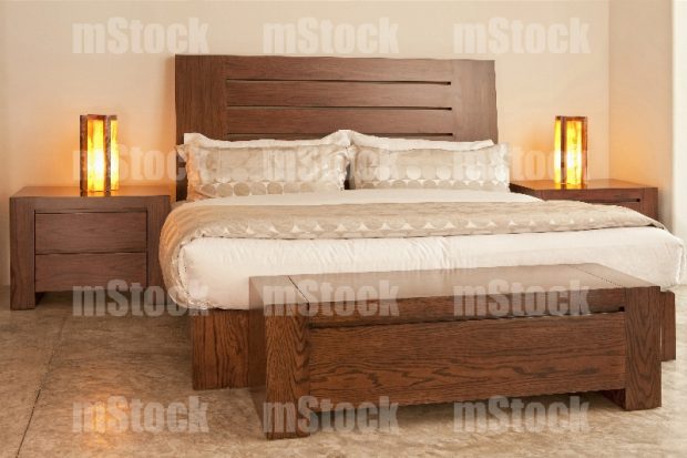 Cama King Size con burós y pie de cama