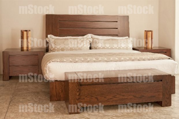 Cama King Size con taburete pie de cama