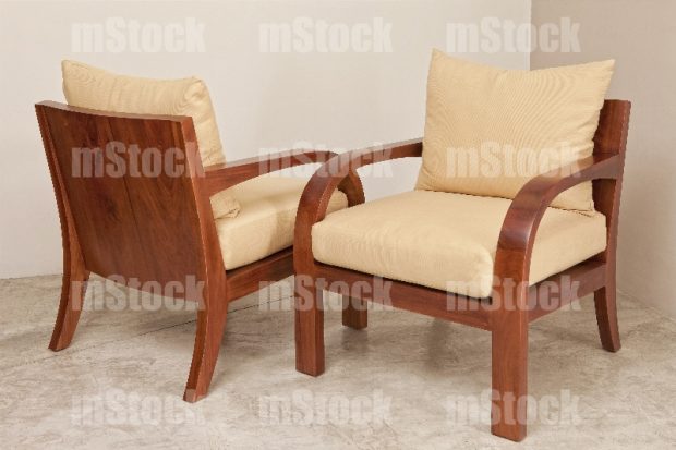 Set de Sillas de madera con descansabrazos