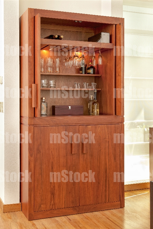 Mueble cantinero de madera