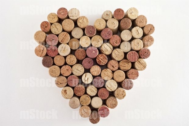 Corazón con corchos