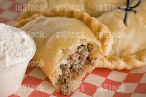 Empanadas con carne con jocoque