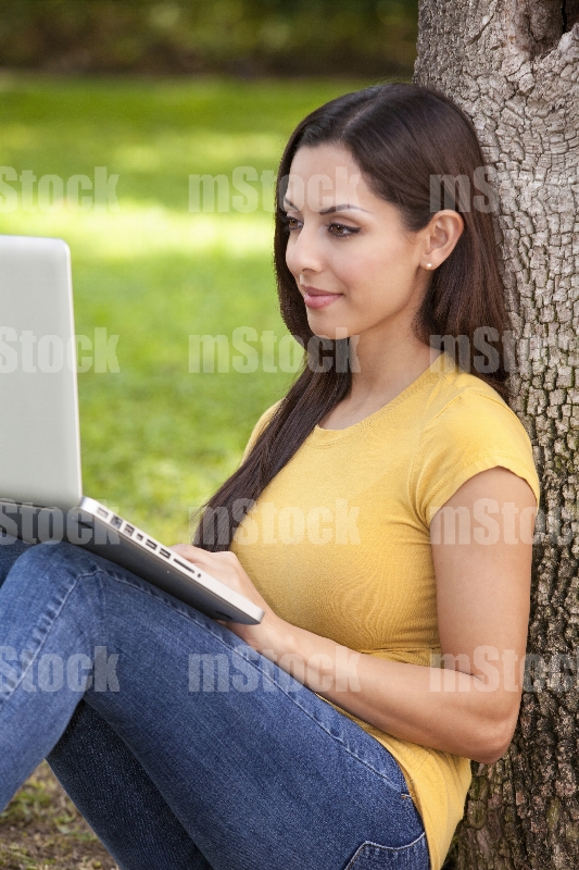 Chica buscando empleo Online