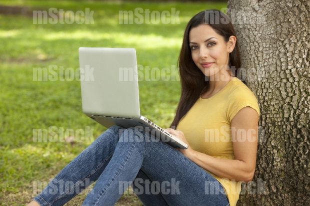 Joven buscando empleo Online