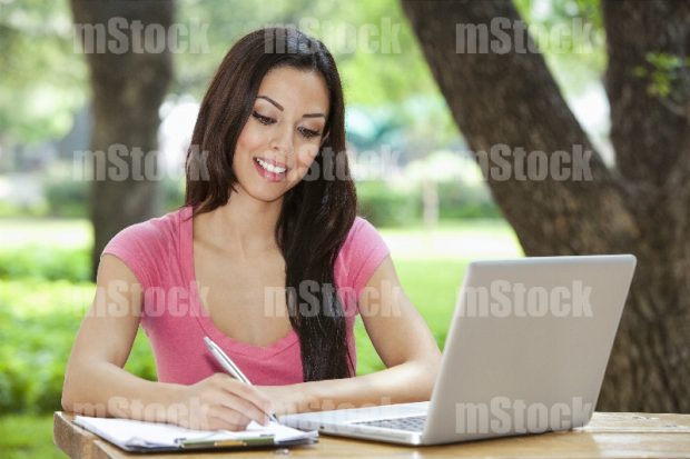 Joven estudiante en la Universidad