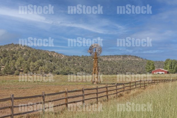 Cerca de madera perimetral para rancho