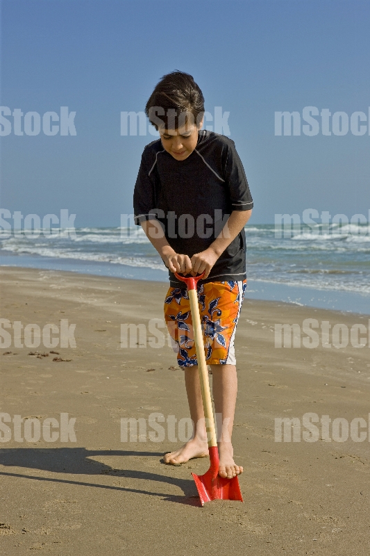Cavando en la arena