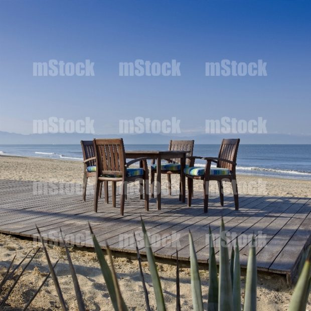 Mesa junto al mar