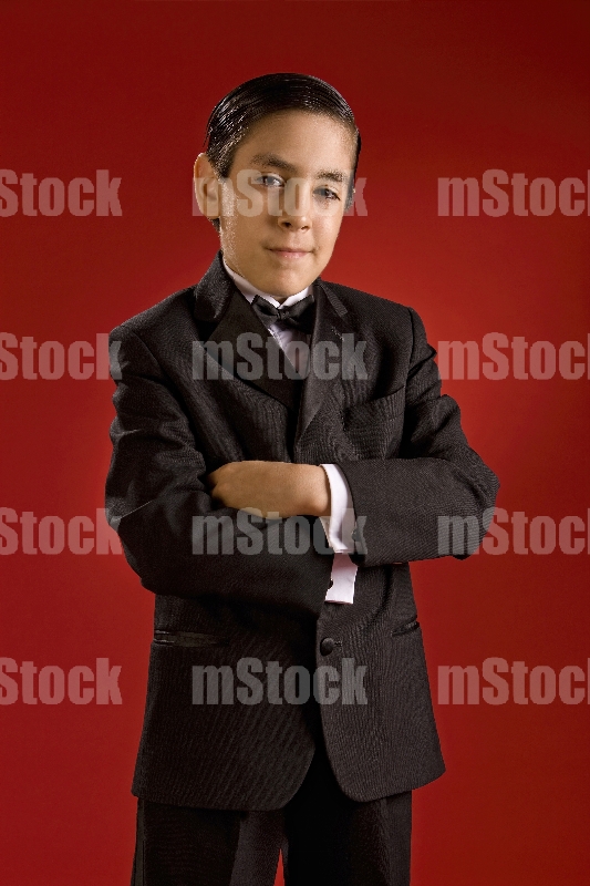 Niño con traje