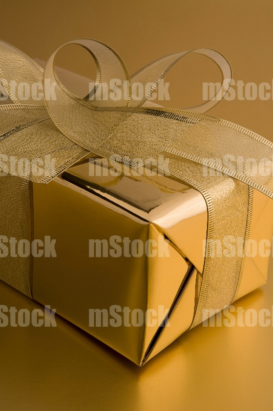 Caja de Regalo Dorado con Moño Dorado vertical