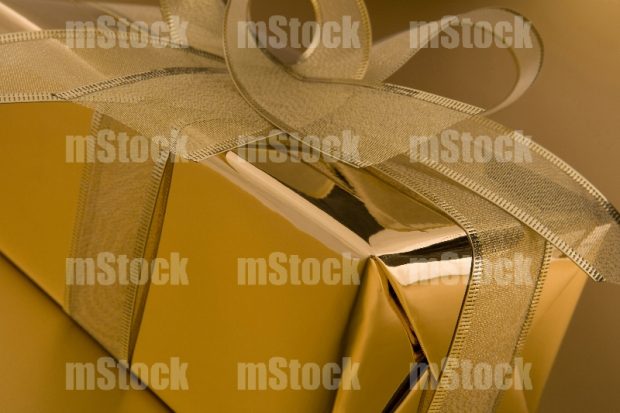 Caja de Regalo Dorado con Moño Dorado