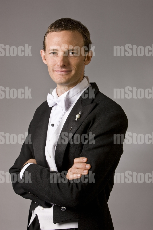 Novio en tuxedo
