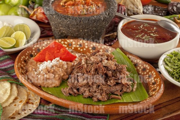 Barbacoa de Cachete con refritos