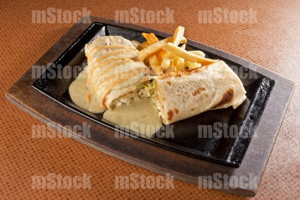 Burrito de Pollo con guacamole y papas