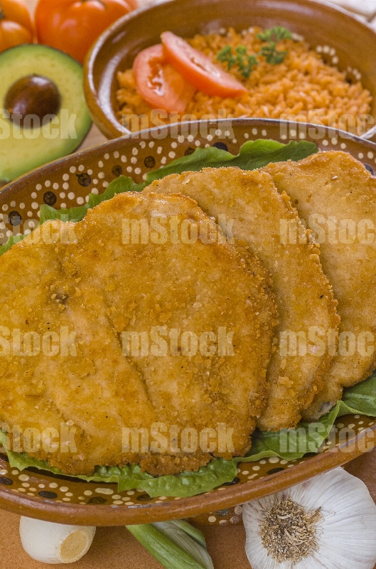 Milanesa de pollo empanizado