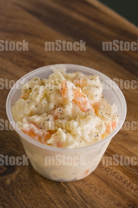 Ensalada de papa con pimienta complemento