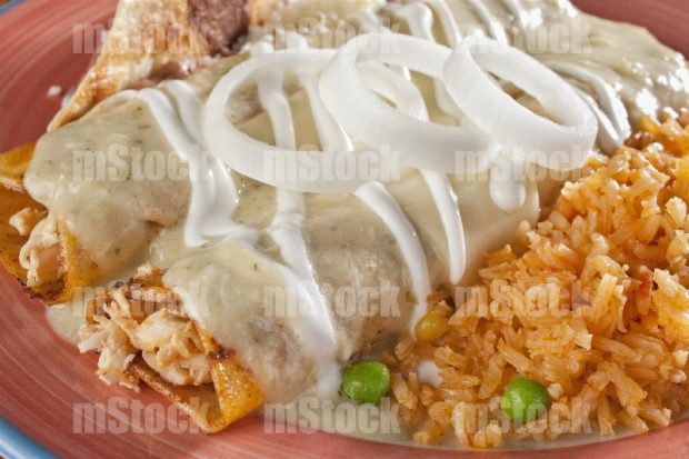 Enchiladas de Pollo en salsa blanca cremosa