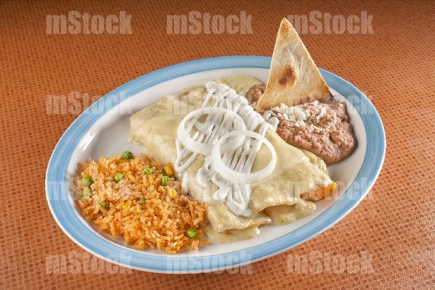 Enchiladas de Queso en salsa blanca