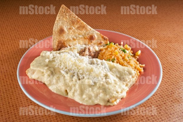 Enchiladas en salsa blanca