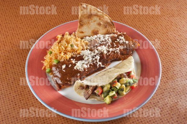 Enmolada y taco