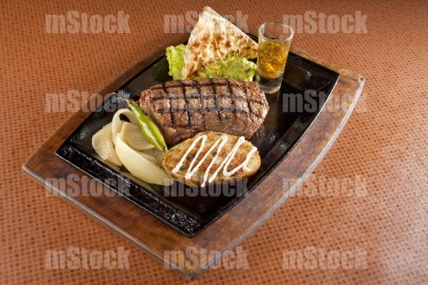 Filete de Res a la parrilla con guacamole
